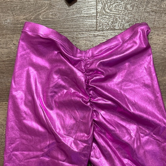 SKIMS NWT Metallic Swim V Waist Cropped Pants in Dragonfruit - Picture 10 of 13